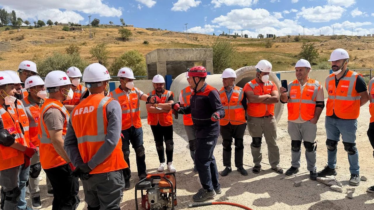 AFAD Hakkari'de 5 personel alacak