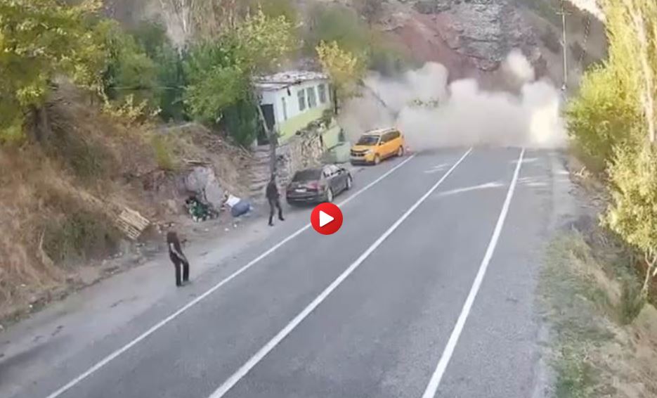 Facianın eşiğinden dönüldü: Yola koca bir kaya düştü