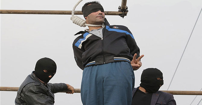 İran rejimi 2 Kürt genci idam etti