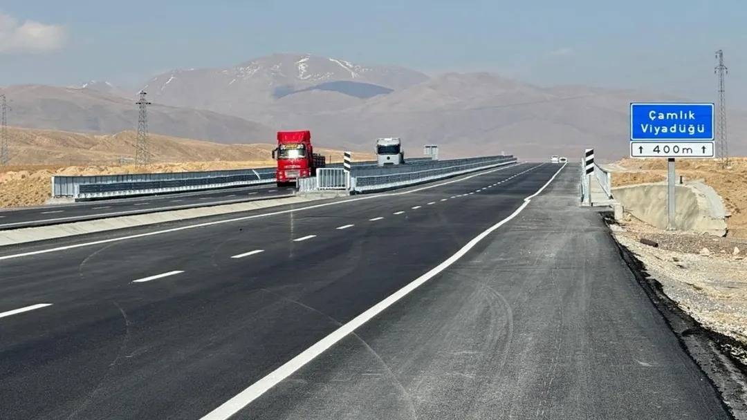 Hakkari-Van Karayolundaki Çamlık Viyadüğü Hizmete Açıldı