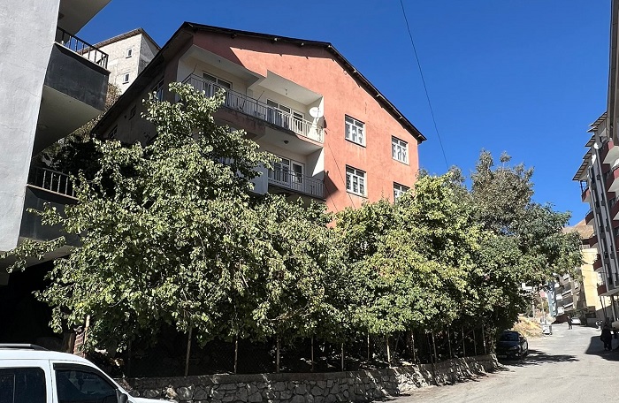 Hakkari'de Acil Satılık 4 Katlı Bina