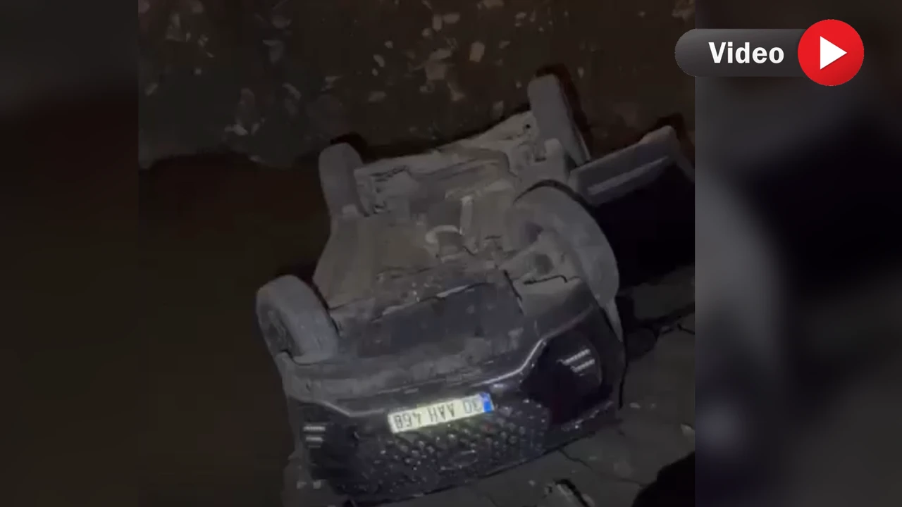 Hakkari’de Feci Kaza: Otomobil Dereye Uçtu, 2 Yaralı