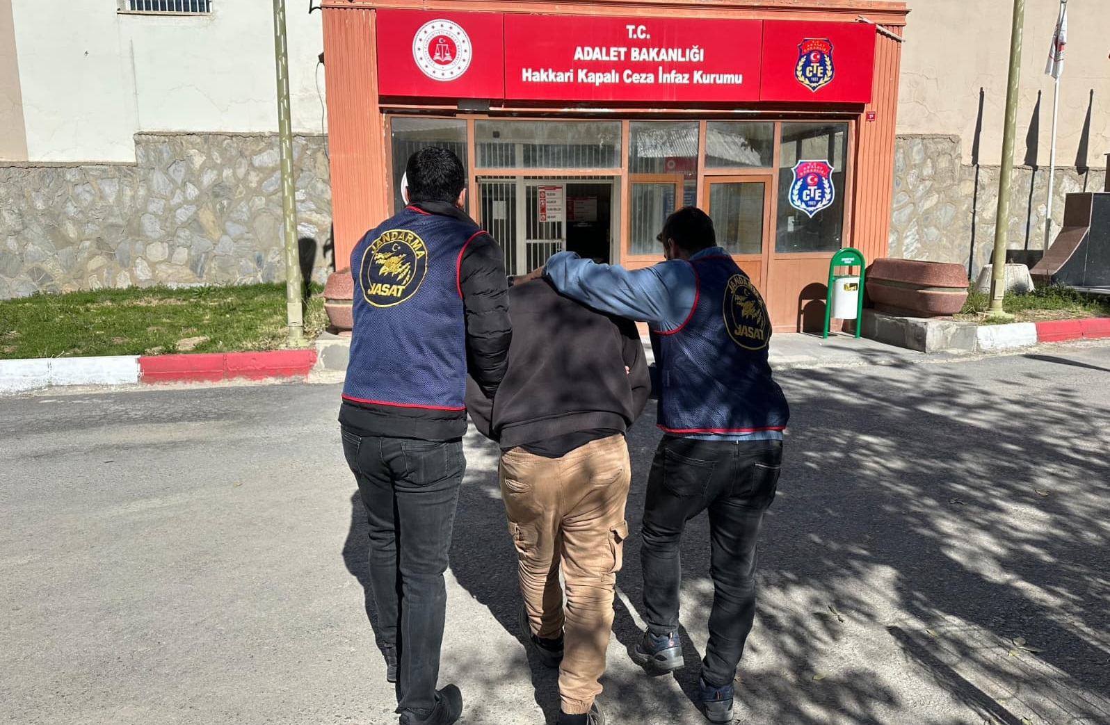 Hakkari'de 9 Yıldır Firari Olan Hükümlü Jandarma Ekiplerince Yakalandı (VİDEO)