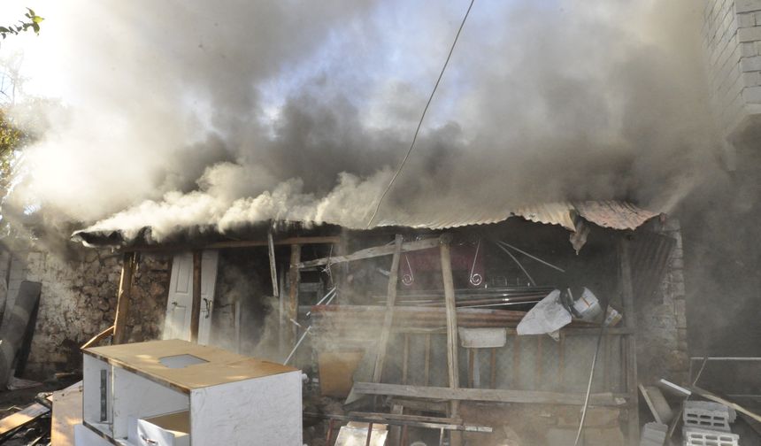 Çukurca’da Ev Yangını: Can Kaybı Yok, Maddi Hasar Büyük