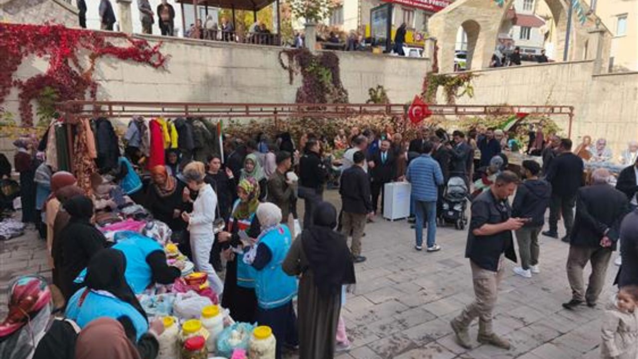 Hakkari’de Gazze yararına 'Hayır Çarşısı' düzenlendi