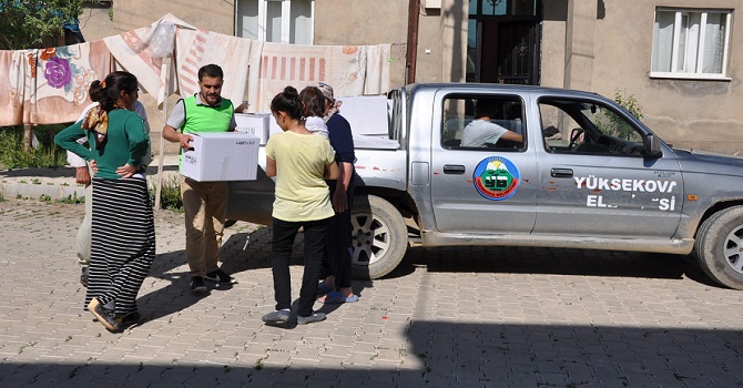 Konya Büyükşehir Belediyesi, Yüksekova'da  500 Aileye Gıda yardımında bulundu