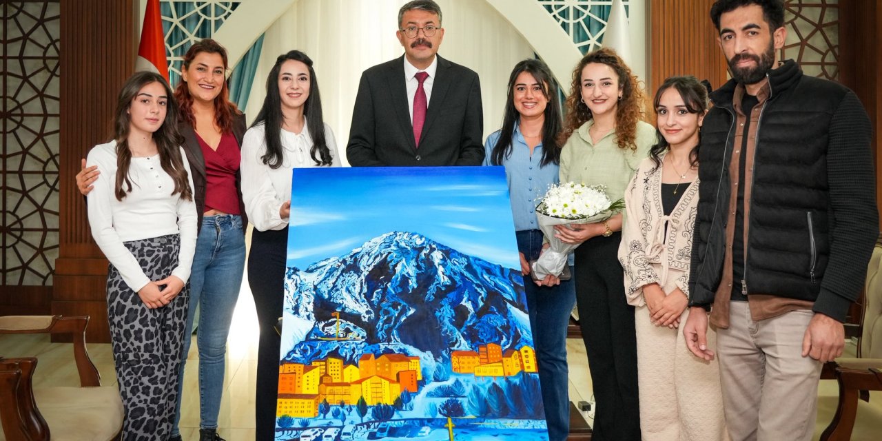Hakkâri Üniversitesi Öğrencilerinden Vali Ali Çelik’e Ziyaret