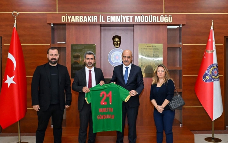 Diyarbakır tarihinde bir ilk: Amedspor’dan Emniyet Müdürüne ziyaret
