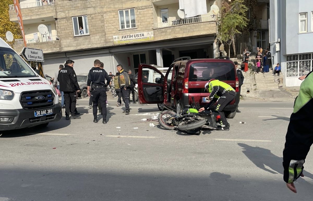 Hakkari’de Trafik Kazası: Bir Ağır 2 kişi Yaralandı