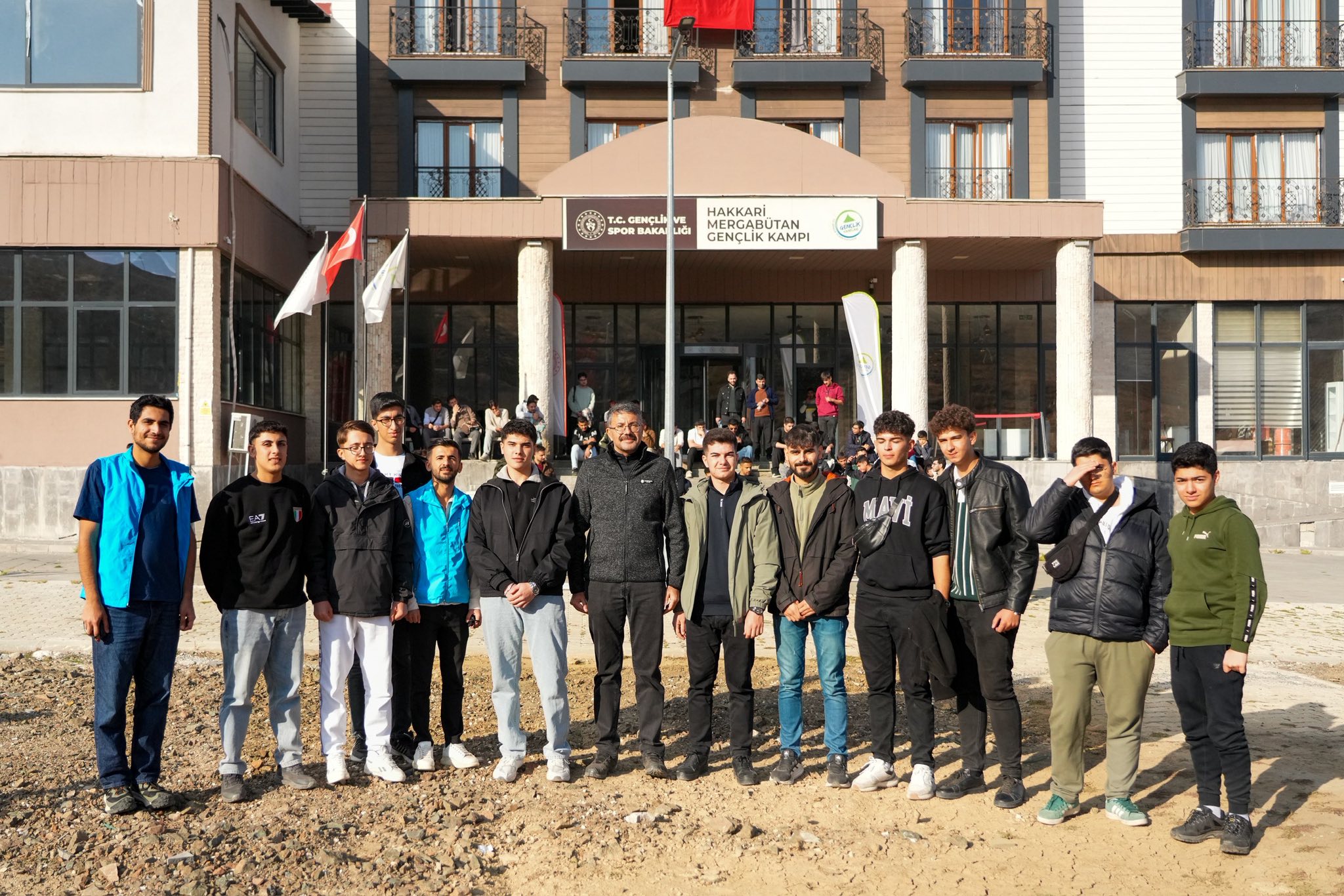 Vali Ali Çelik, Mergabütan Gençlik Kampı’ndaki Gençlerle Buluştu