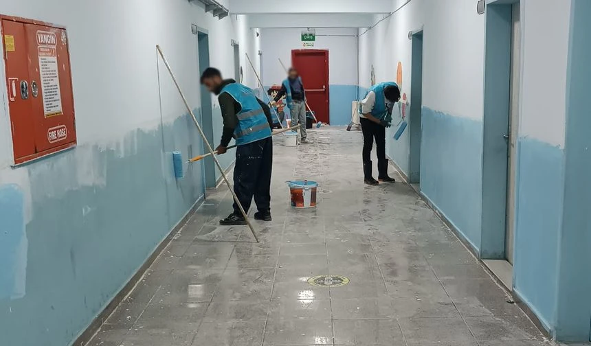 Hakkari'de Hükümlüler okul tadilatı yaptı