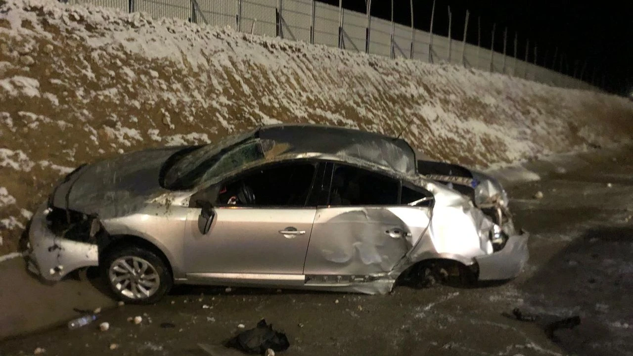 Hakkari Dönüşü Buzlanma Kazaya Yol Açtı: Hakemler Hastaneye Kaldırıldı