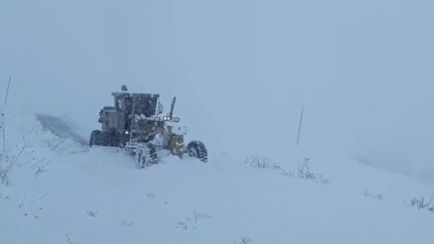 Hakkari’de 9 Köy ve 21 Mezra Yolu ulaşıma açıldı