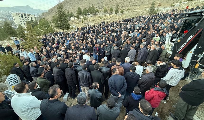 Genç Öğretmen Hakkari’de toprağa verildi