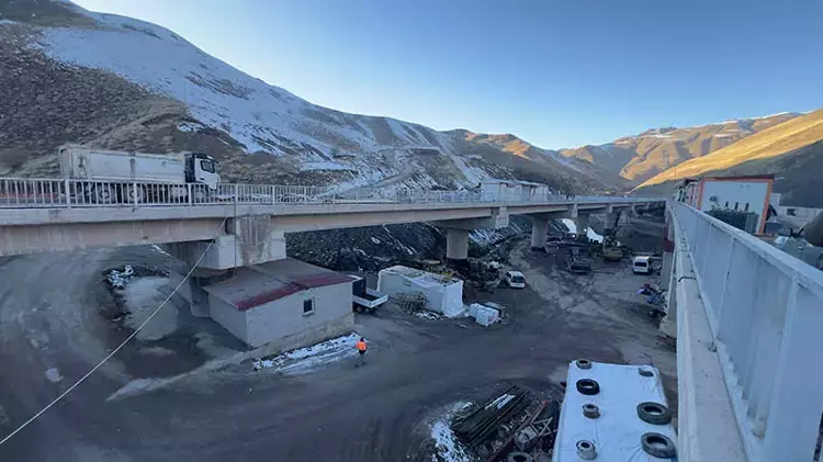 Hakkari’de Ulaşım Hamlesi: T1 Trafiğe Açıldı, T2’nin Yapımına Geçildi