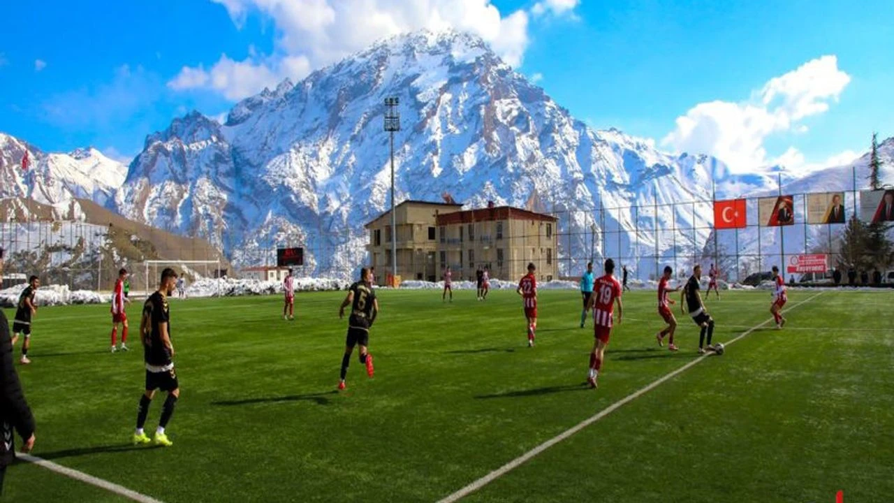 Hakkâri’de Hakeme Saldırı: Amatör Lig Maçları İptal Edildi