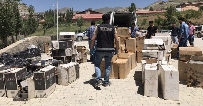 Hakkari'de bir çok işyerine eş zamanlı baskın!