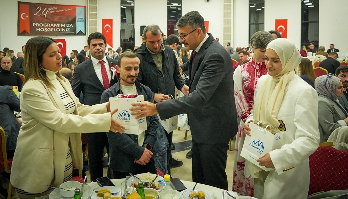 Vali Çelik’ten Öğretmenlere: “Bir öğretmene rastlamak bir mucizedir”