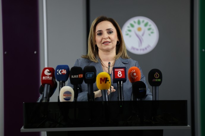 DEM Parti Sözcüsü Ayşegül Doğan'dan Çerçeve yasa açıklaması