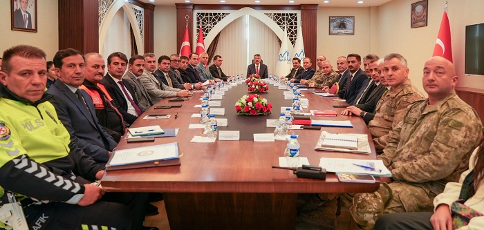 Hakkâri’de Kış Mesaisi Başladı: Karla Mücadele Planı Görüşüldü