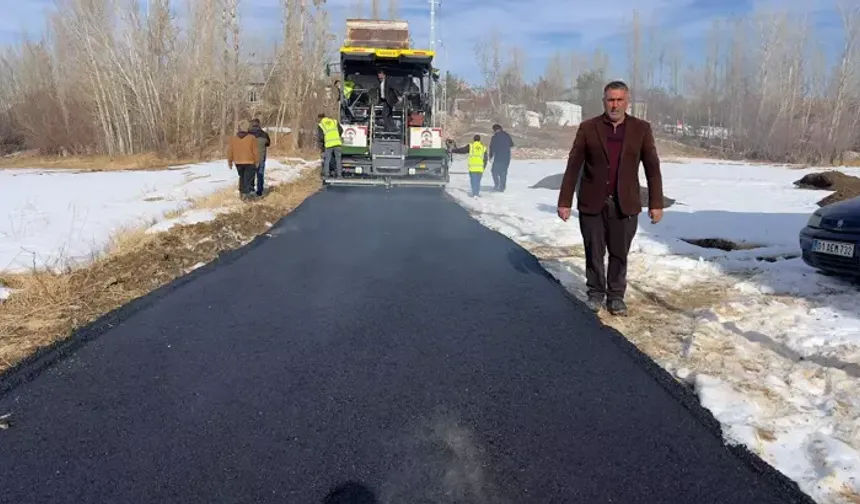 Hakkari'de Kar temizlenip, asfalt döküldü