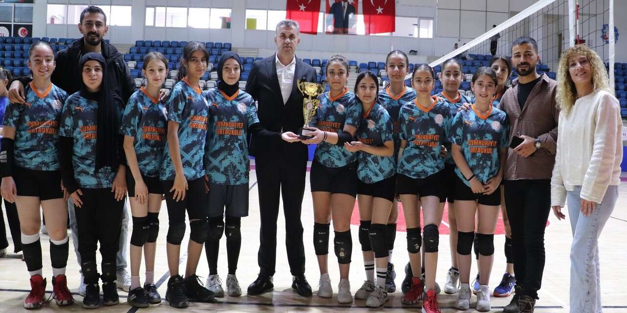 Hakkari’de Voleybol Şöleni: Şampiyonlar Belli Oldu