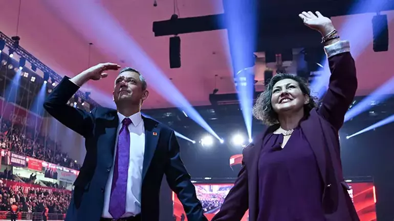 Özgür Özel yeniden genel başkan seçildi