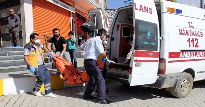 Şemdinli'de Ölü Bulunan Aile Hekiminin Başındaki Poşetin Sırrı Çözülmeye Çalışılıyor