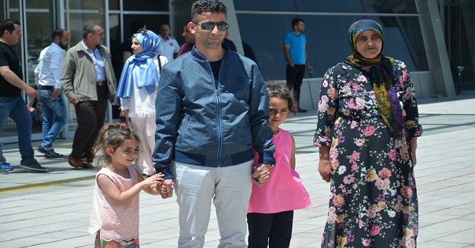 Hayali Gerçekleşen Yüksekovalı Minik Yağmur Evine Döndü