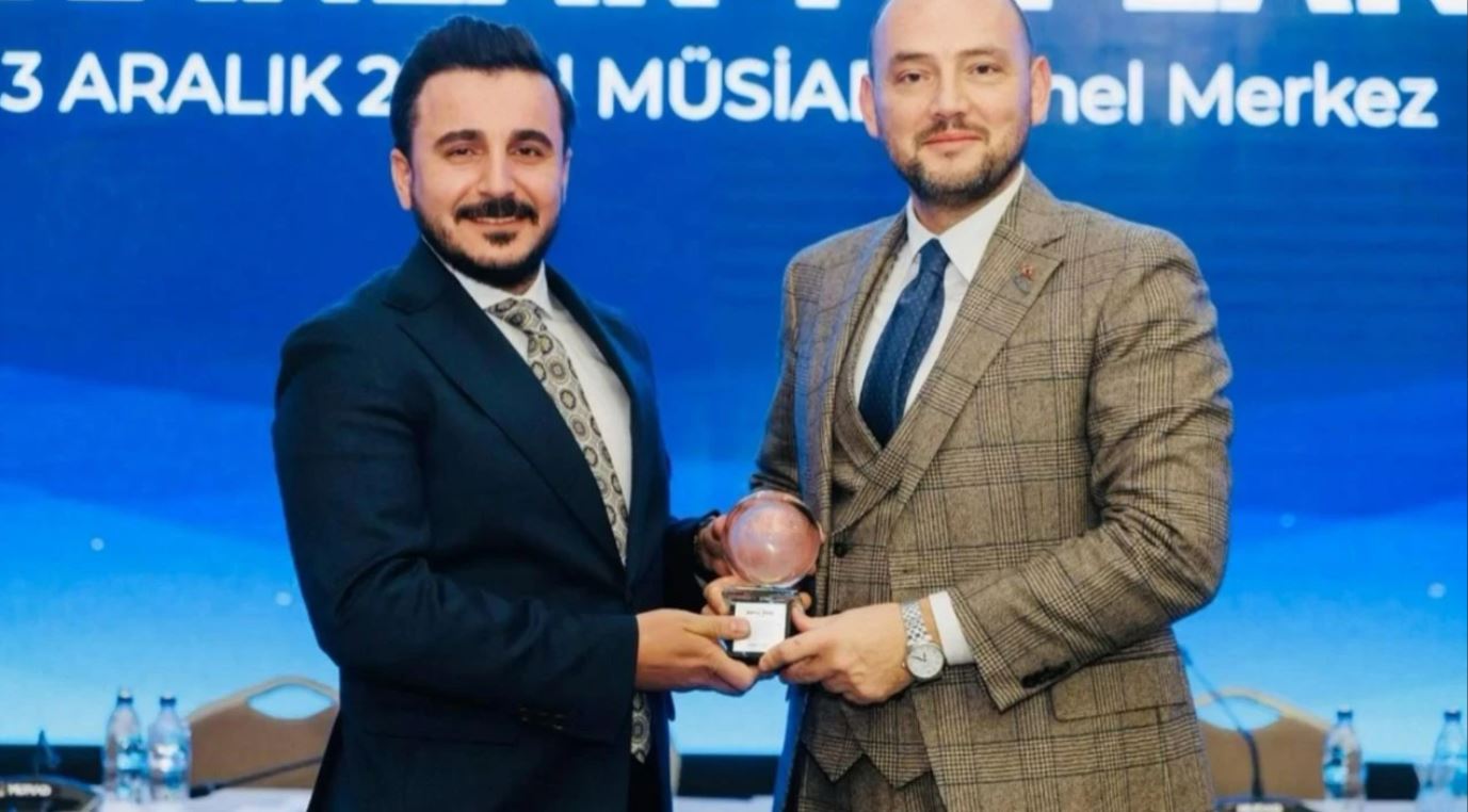 MÜSİAD Hakkari’nin eski Başkanı Öveç’e plaket takdimi