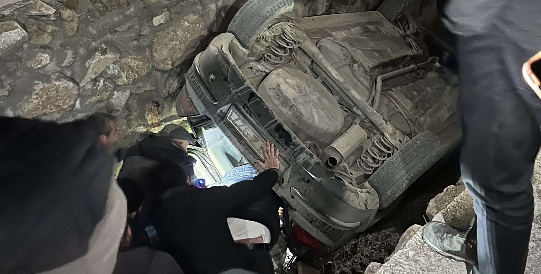 Yüksekova’da Araç kanala uçtu: 1 yaralı