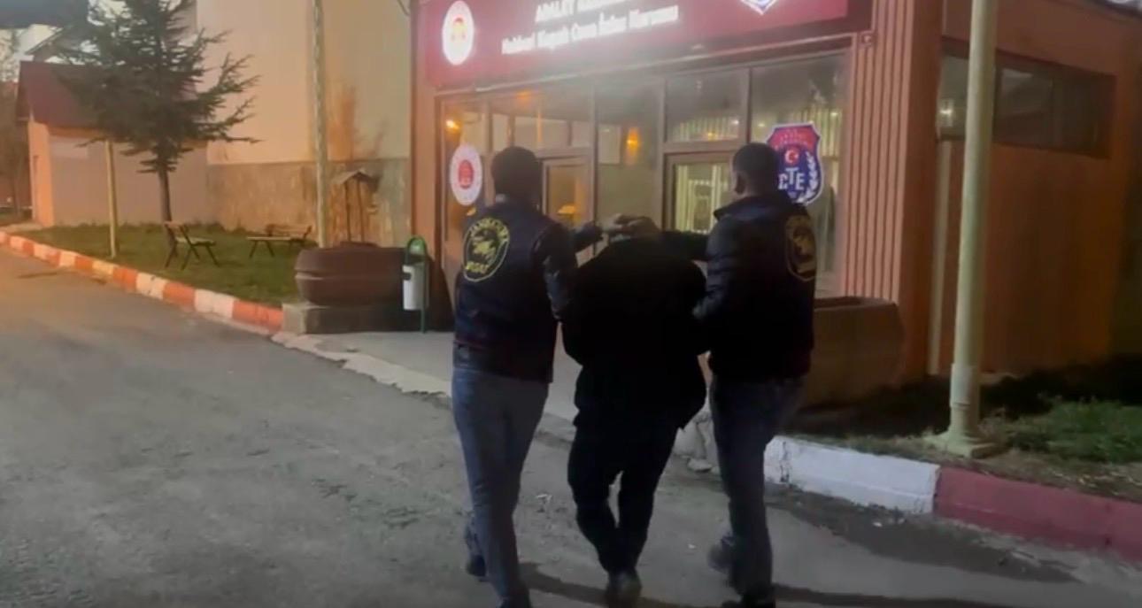 Hakkari’de 37 yıl hapis cezası ile aranıyordu: Yakalanma görüntüleri ortaya çıktı