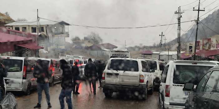 Üzümlü Sınır Kapısı’nda Araç Kuyruğu