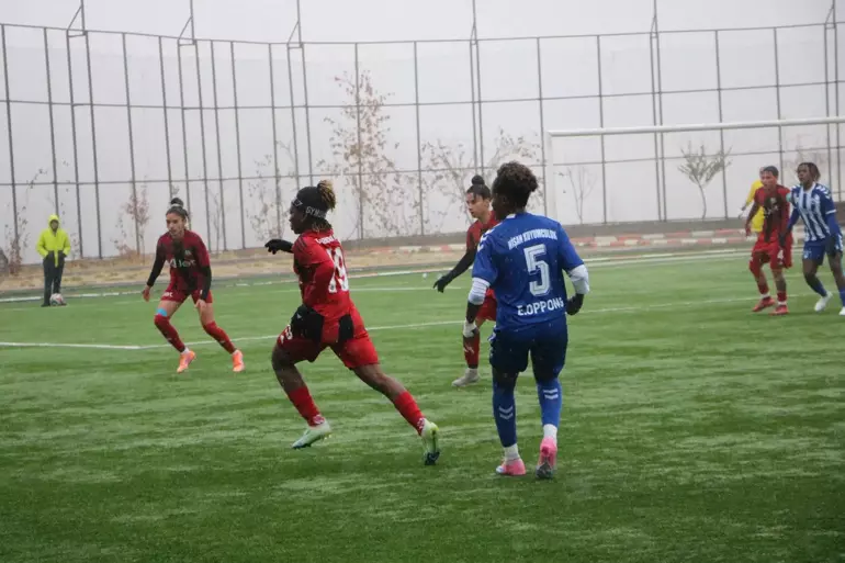 Hakkarigücü kadın takımı, Yüksekova Spor'a 1-0 mağlup oldu