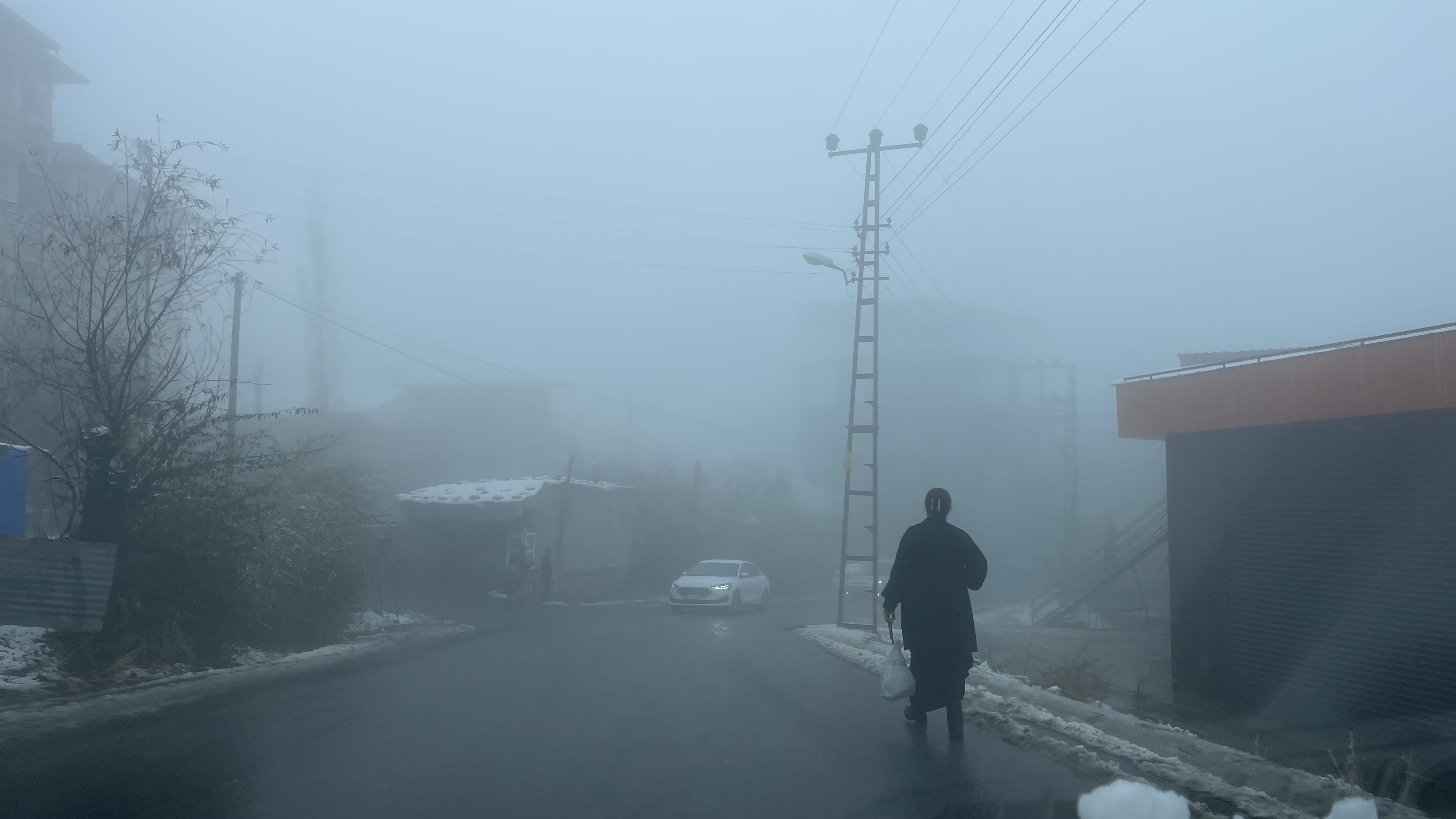 Hakkari’deki Sis Trafiği Olumsuz Etkiliyor
