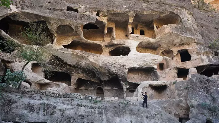 Gabar Dağı'ndaki '7 katlı apartman mağara' doğaseverlerin rotasına girdi