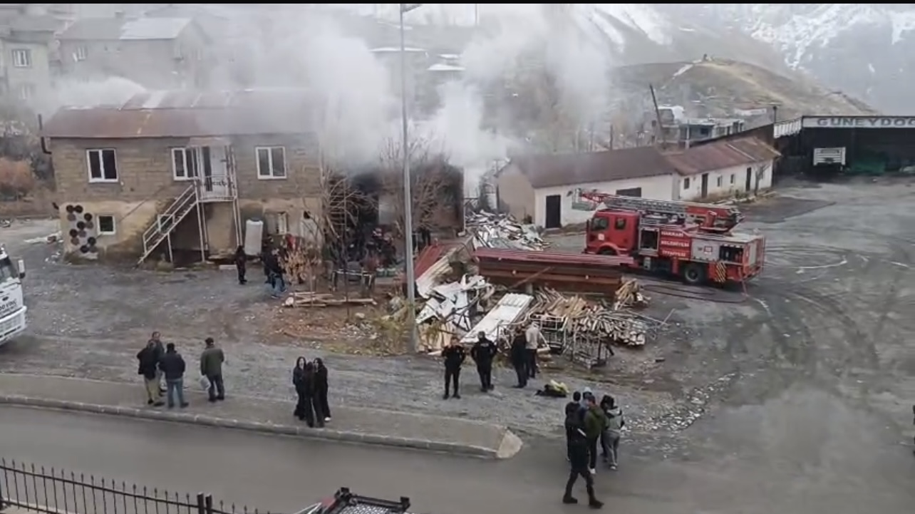 Hakkari’de Yangın Paniği: 1 Yaralı