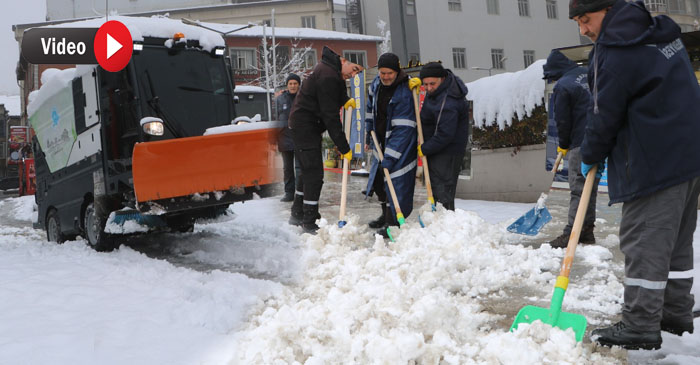Hakkâri’de Kar Engeli: Ekipler Kapalı Yolları Açmak İçin Sahada