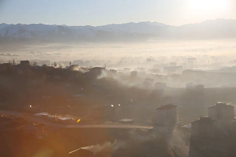 Hakkari’de Hava Kirliliği Alarm Veriyor: 230 Kişi Hayatını Kaybetti