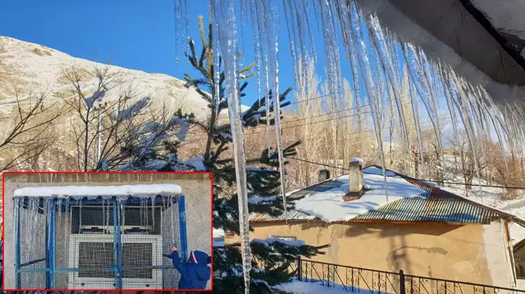 Başkale'de dondurucu soğuklar; 2 metre uzunluğunda buz sarkıtları oluştu