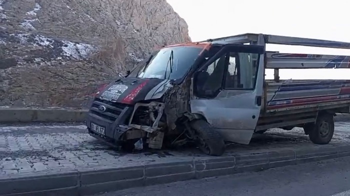 Hakkari  Depin Yolunda Yine Kaza: Facianın Eşiğinden Dönüldü