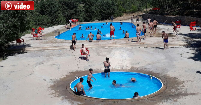 Çukurca'daki Olimpik Havuzda Bayram Bereketi