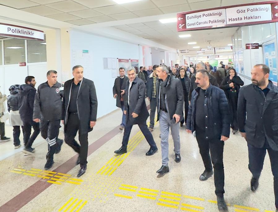 Hakkari DEM Parti’den Hastalara Moral Ziyareti