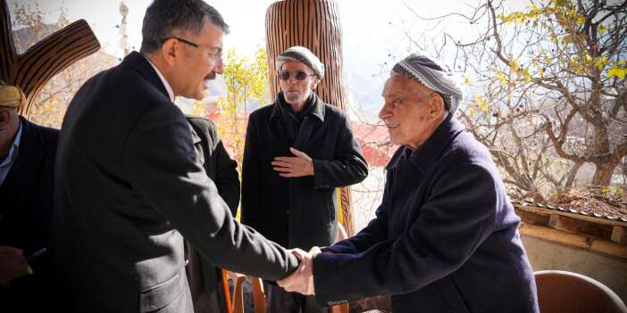 Vali Çelik köylülerle buluştu!