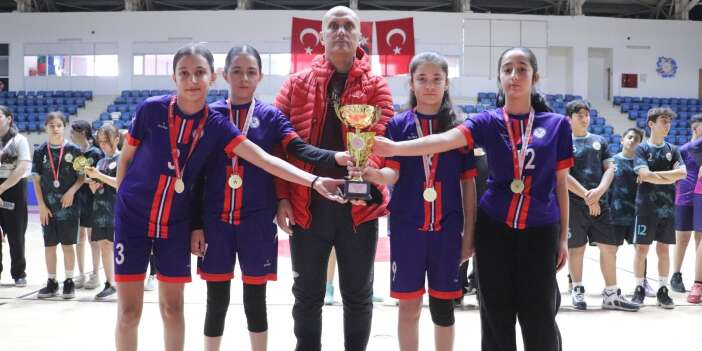 Hakkari’de Yıldızlar Basketbol Heyecanı