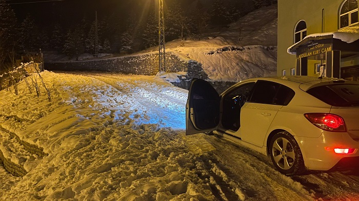 Hakkari'de Kar Çalışmasına Tepki: Yolumuz Açılmadan Gidildi