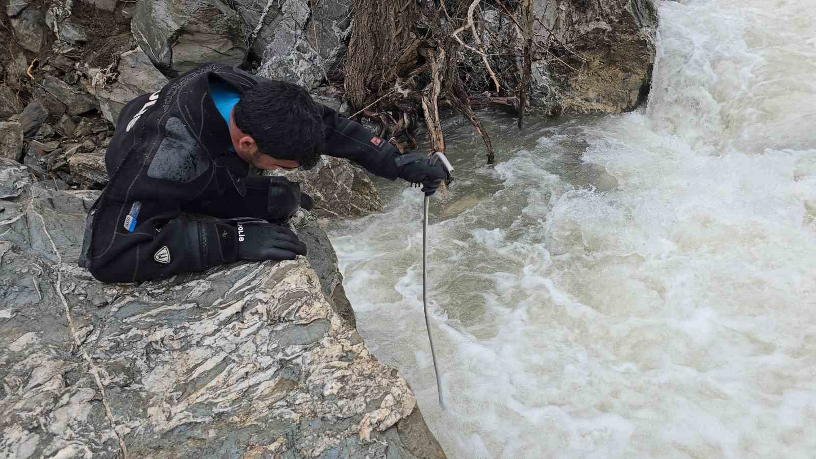 Hakkari’de  acı olay: İntihar eden kadın kurtarılamadı