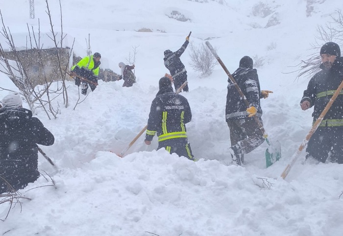 Van'da Çığ Faciası: 1 Kişi Kayıp, 22 Ev Boşaltıldı