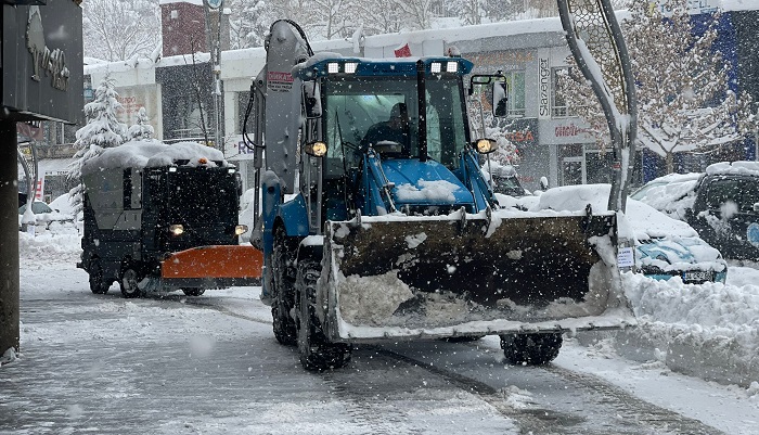 Hakkari’de Kar Hayatı Felç Etti: 357 Köy ve Mezra Yolu Kapandı