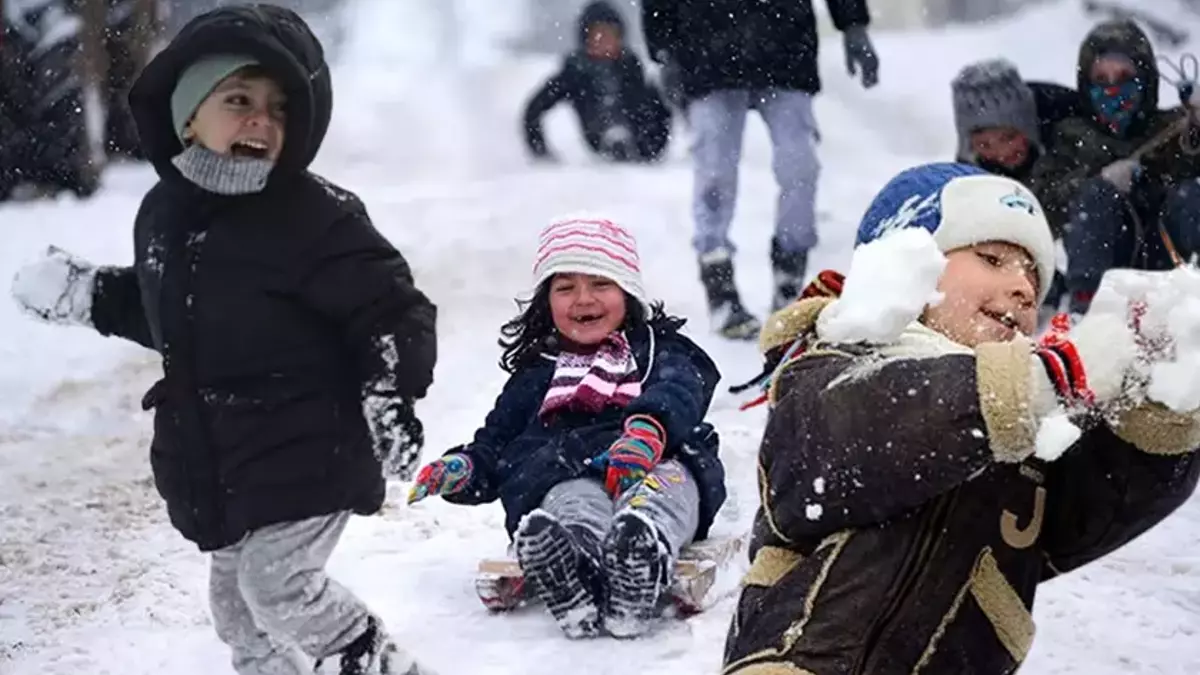 Hakkâri’de Eğitime Kar Engeli: Okullar 1 Gün Tatil